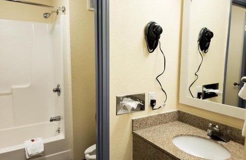 Merrillville Hotel | Days Inn & Suites by Wyndham Merrillville