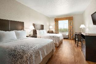 San Antonio Hotel | Days Inn & Suites by Wyndham San Antonio near Frost Bank Center