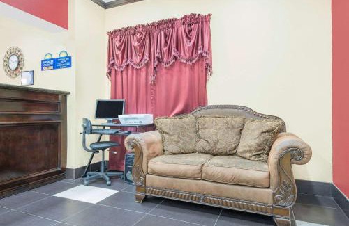 Hutchinson Hotel | Days Inn & Suites by Wyndham Hutchinson