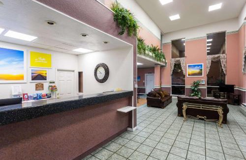 Bayonet Point Hotel | Days Inn & Suites by Wyndham Port Richey