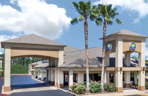 Huntsville Hotel | Days Inn & Suites by Wyndham Huntsville