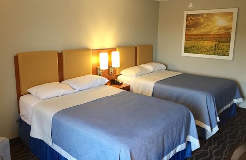 Springdale Hotel | Days Inn & Suites by Wyndham Cincinnati North