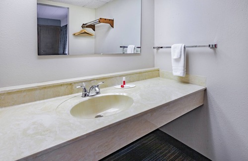St Ignace Hotel | Days Inn & Suites by Wyndham St. Ignace Lakefront
