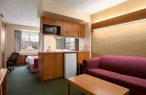 Lafayette Hotel | Days Inn & Suites by Wyndham Lafayette IN