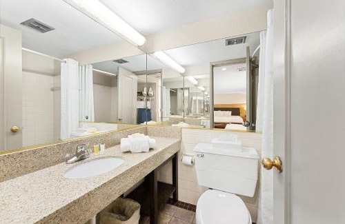 Roseville Hotel | Days Inn & Suites by Wyndham Roseville/Detroit Area
