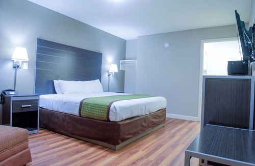 Athens Hotel | Days Inn & Suites by Wyndham Athens Alabama