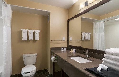 Brandon Hotel | Days Inn & Suites by Wyndham Brandon