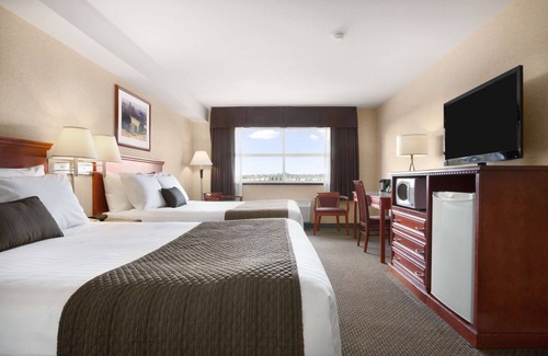 Langley Hotel | Days Inn & Suites by Wyndham Langley