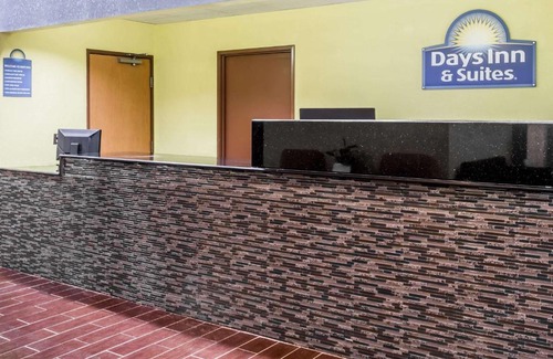Casey Hotel | Days Inn & Suites by Wyndham Casey