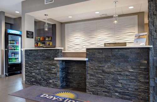 Warman Hotel | Days Inn & Suites by Wyndham Warman