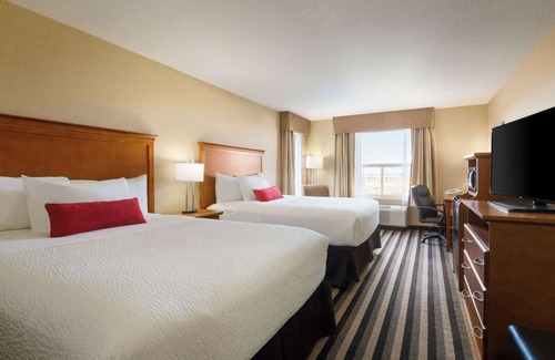 Leduc Hotel | Days Inn & Suites by Wyndham Edmonton Airport