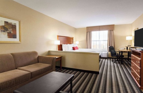 Leduc Hotel | Days Inn & Suites by Wyndham Edmonton Airport