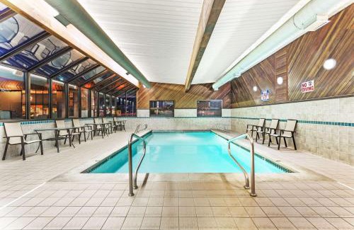 Logan Hotel | Days Inn & Suites by Wyndham Logan