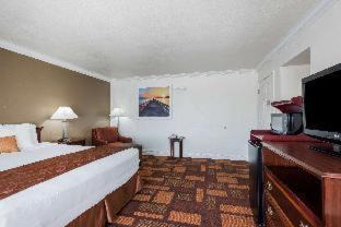 Lodi Hotel | Days Inn & Suites by Wyndham Lodi