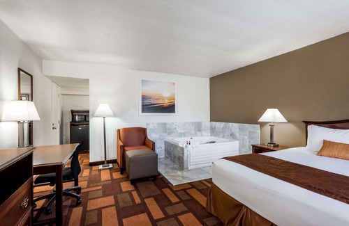 Lodi Hotel | Days Inn & Suites by Wyndham Lodi