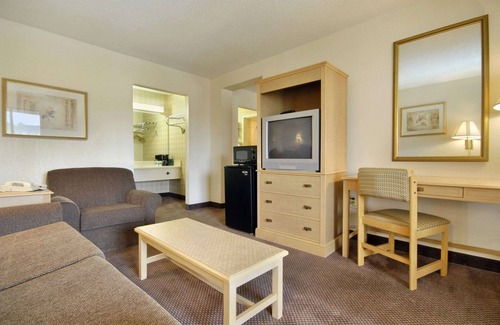 Tillmans Corner Hotel | Days Inn & Suites by Wyndham Mobile