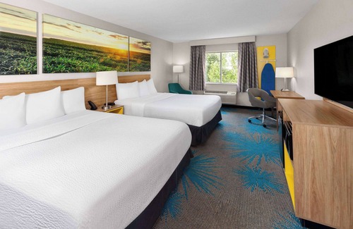 Morris Hotel | Days Inn & Suites by Wyndham Morris/I-80