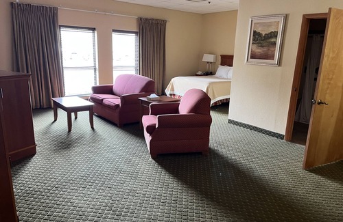 Sutton Hotel | Days Inn & Suites by Wyndham Sutton Flatwoods