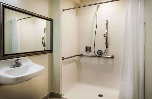 Antioch Hotel | Days Inn & Suites by Wyndham Antioch