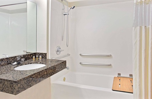 Laurel Hotel | Days Inn & Suites by Wyndham Laurel Near Fort Meade