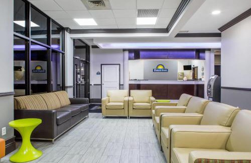 Orlando Hotel | Days Inn & Suites by Wyndham Orlando Airport