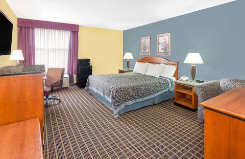 Portage Hotel | Days Inn & Suites by Wyndham Kalamazoo