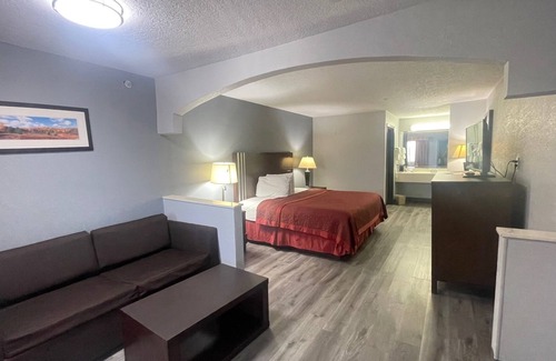 Winnie Hotel | Days Inn & Suites by Wyndham Winnie
