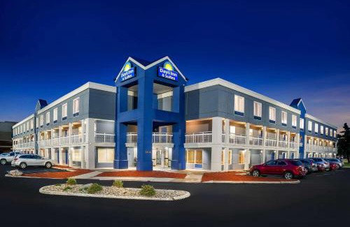 Warren Hotel | Days Inn & Suites by Wyndham Warren