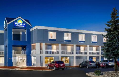 Warren Hotel | Days Inn & Suites by Wyndham Warren