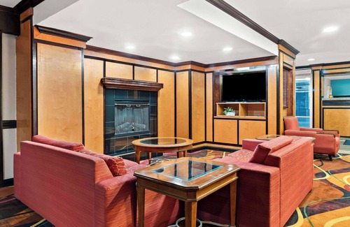 Warren Hotel | Days Inn & Suites by Wyndham Warren