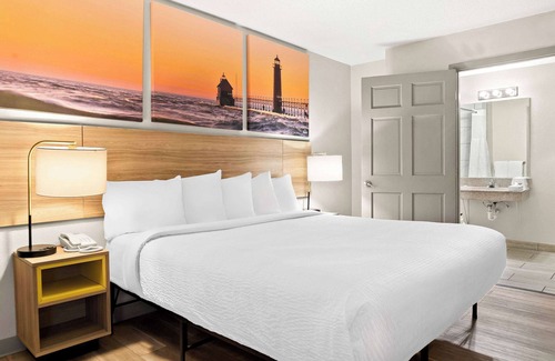 Warren Hotel | Days Inn & Suites by Wyndham Warren