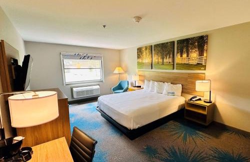 Wynne Hotel | Days Inn & Suites by Wyndham Wynne