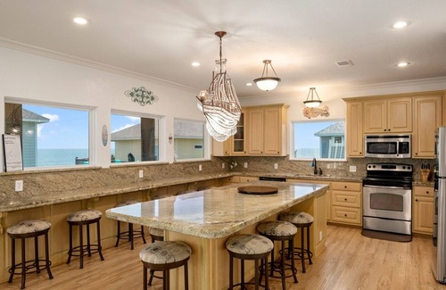 Crystal Beach House | Daze In The Sun 3 Bedroom Home by RedAwning