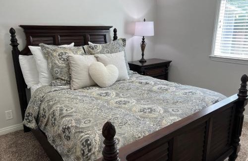 Hermosa Village House | Dazzling 5 Bedroom Pool Home 1/4 Mile To Disney