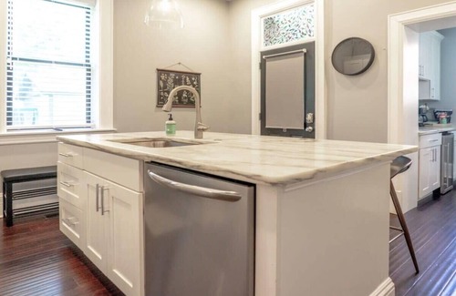 Shaw House | Dazzling 5BR Family Home + Garage /ABODEbucks