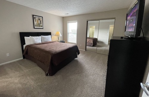 Dublin Apartment | Dazzling Dublin 2 bed 2 baths!