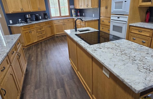 Milam House | Dazzling Lake Front Views