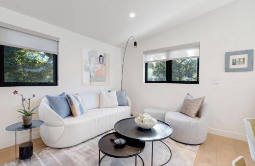 The Willows Apartment | Dazzling Modern Home Close to Downtown Palo Alto and Stanford