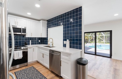 Jog Road House | Dazzling New Full Remodel! Heated Pool, 4 miles to Downtown Delray and the beach