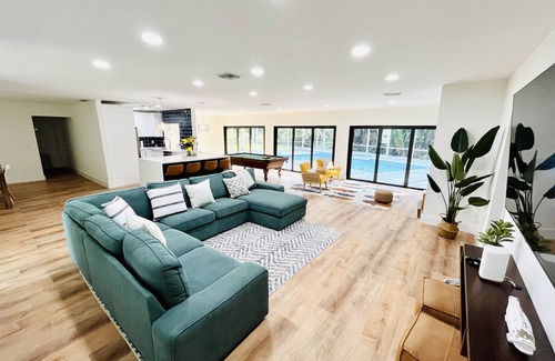 Jog Road House | Dazzling New Full Remodel! Heated Pool, 4 miles to Downtown Delray and the beach