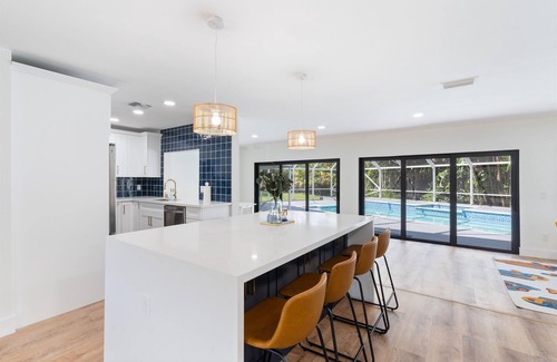 Jog Road House | Dazzling New Full Remodel! Heated Pool, 4 miles to Downtown Delray and the beach
