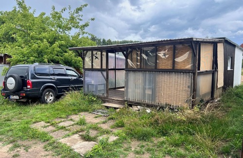Tarnewitz Cabin | DDR Datscha Aussen. Chill-zone Innen