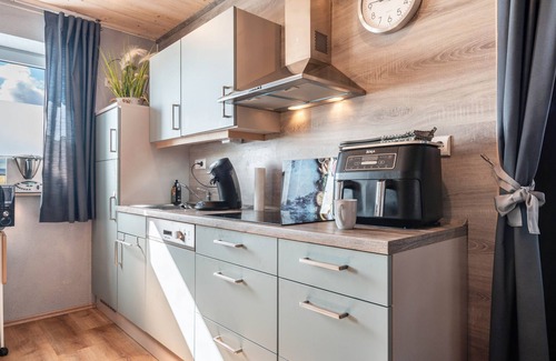 Blomberg Apartment | Apartment 'Mit Hund Blomberg Ostfriesl' with Private Terrace