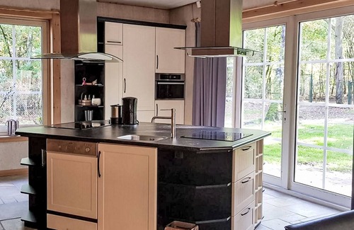 Bosgebied Hoenderloo House | De Bosuil by Interhome