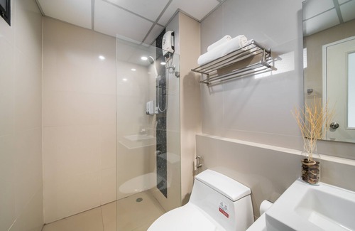 Nong Bon Hotel | De Botan Srinakarin Hotel & Residence