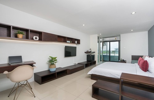 Nong Bon Hotel | De Botan Srinakarin Hotel & Residence