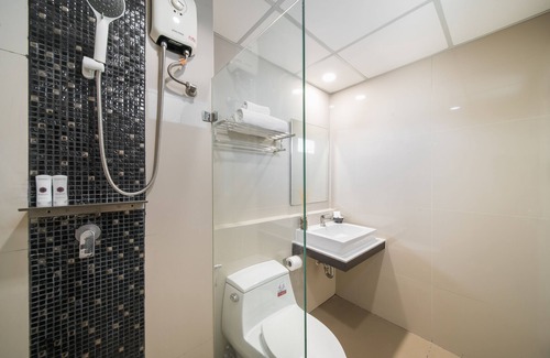 Nong Bon Hotel | De Botan Srinakarin Hotel & Residence