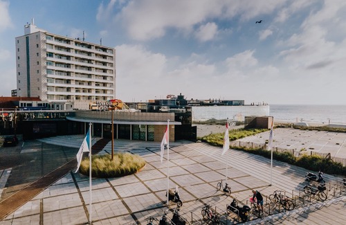 Zandvoort Apartment | De Boulevard 2F: Stylish, central & relaxed