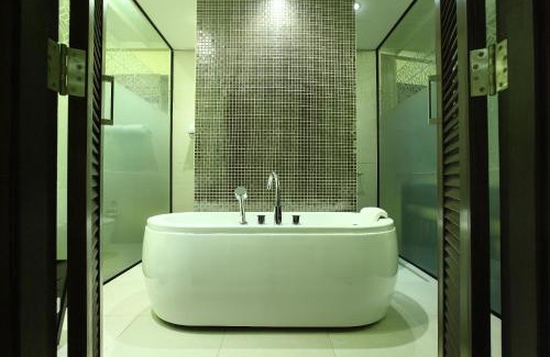 Thapae Hotel | De Chai Colonial Hotel & Spa - SHA Plus
