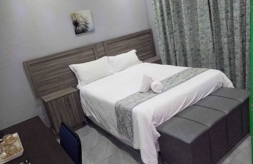 Polokwane Cabin | DE ELLAS BOUTIQUE LODGE